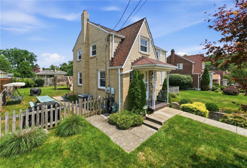 1431 Stanley Dr — photo 3