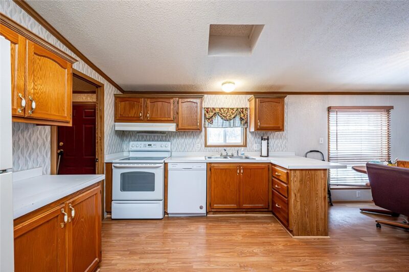 205 SAGERVILLE LANE — photo 8