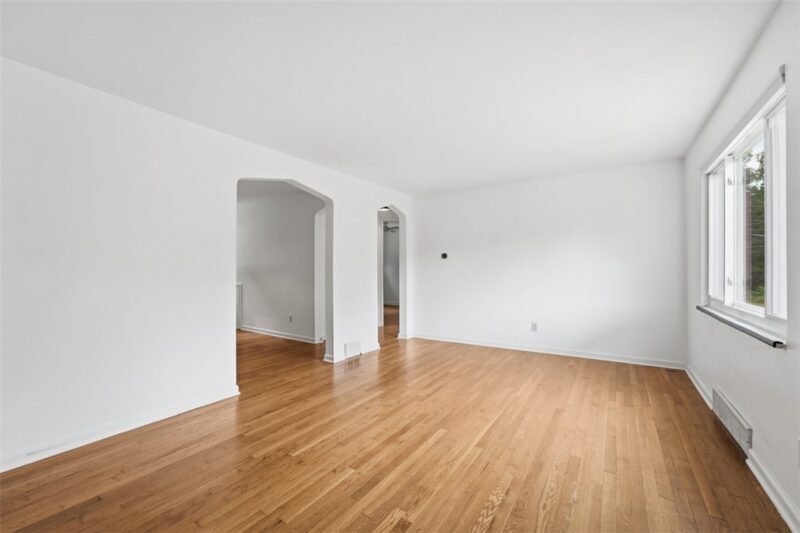 3653 Harbison Ave — photo 3