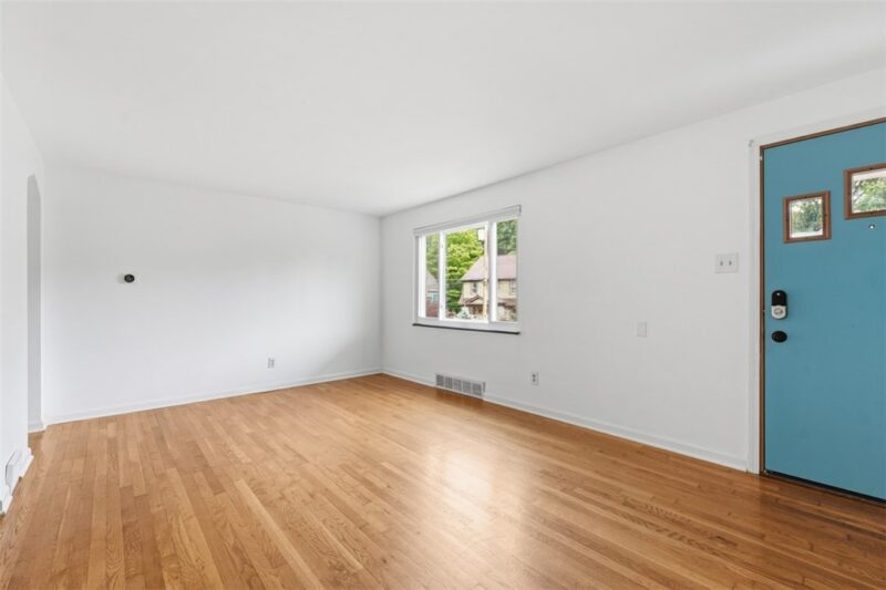 3653 Harbison Ave — photo 4