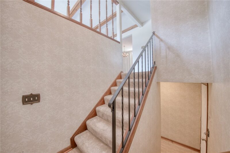 642 Pikeview Dr — photo 3