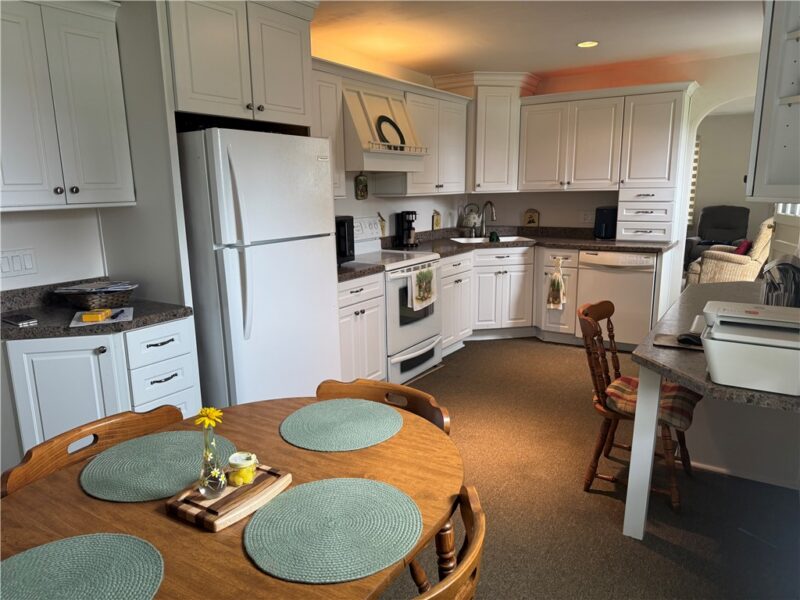 427 Ridgelawn Ave — photo 6