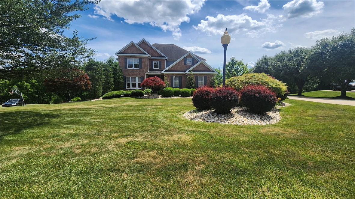 32 Hawthorne Ln — photo 1