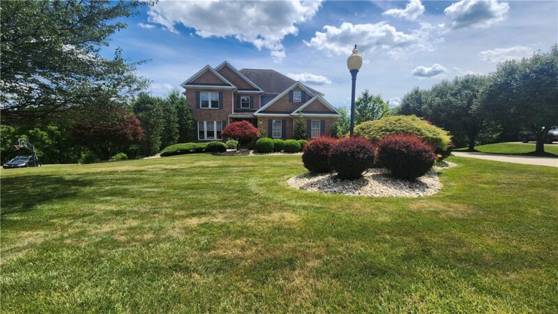32 Hawthorne Ln