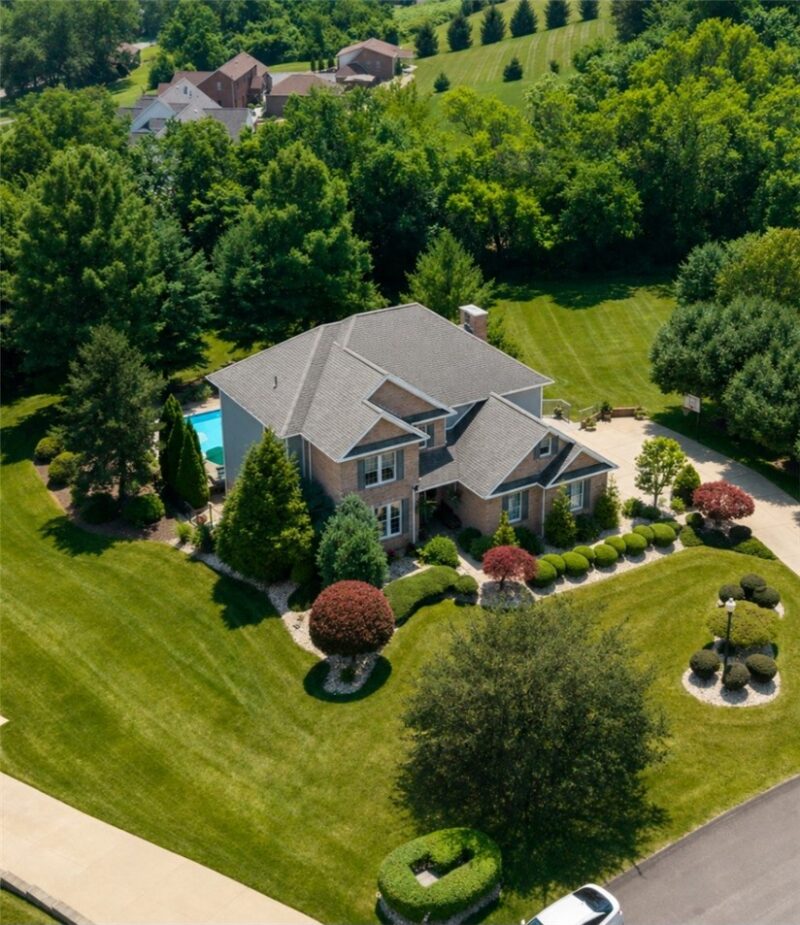 32 Hawthorne Ln — photo 3