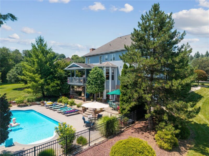 32 Hawthorne Ln — photo 4