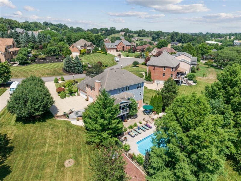 32 Hawthorne Ln — photo 5