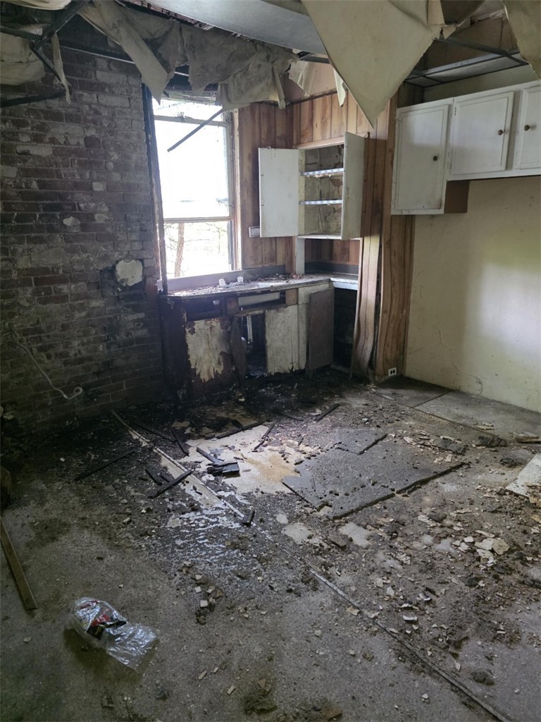 172 Marsden St — photo 5