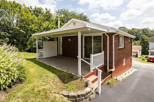 851 Florence Ave — photo 2