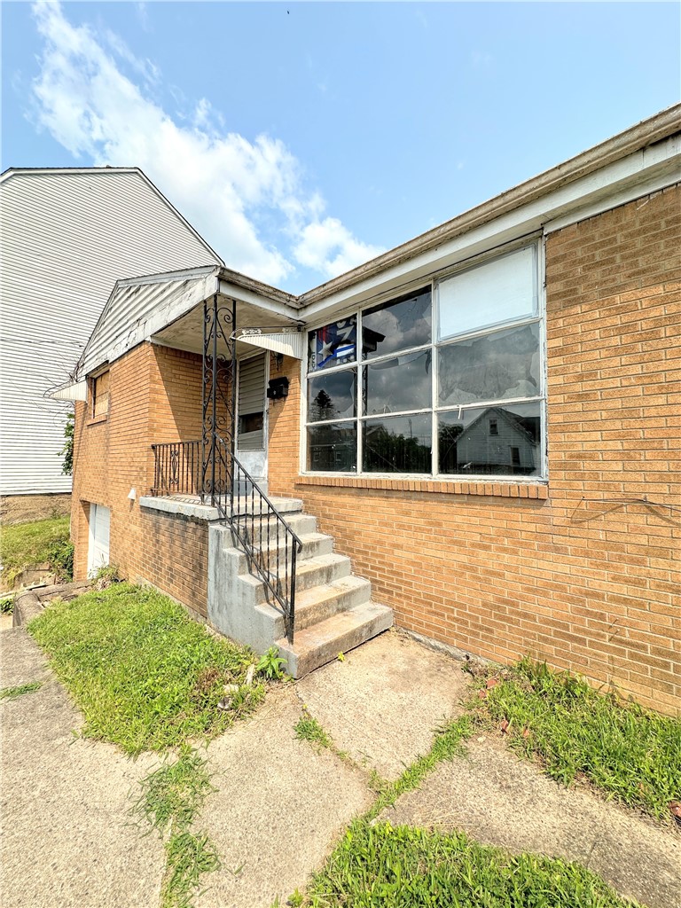 567 Peter St — photo 2