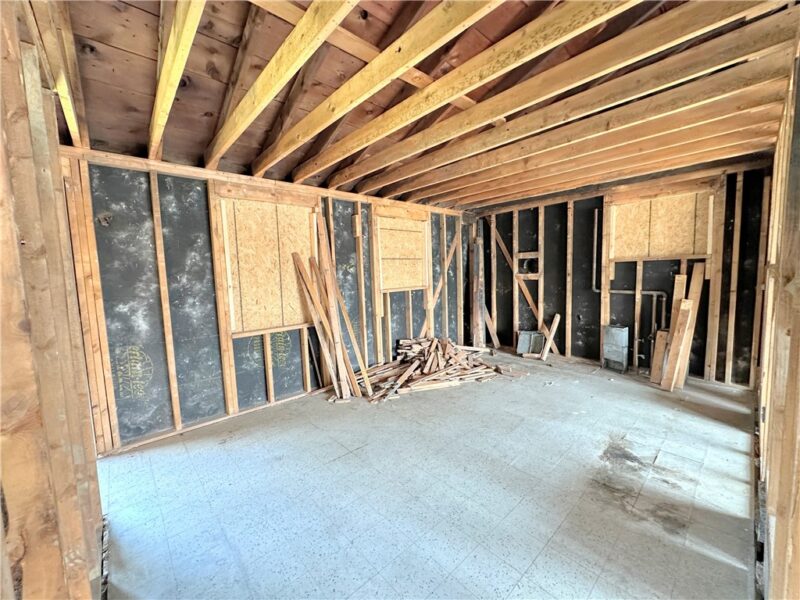 567 Peter St — photo 3