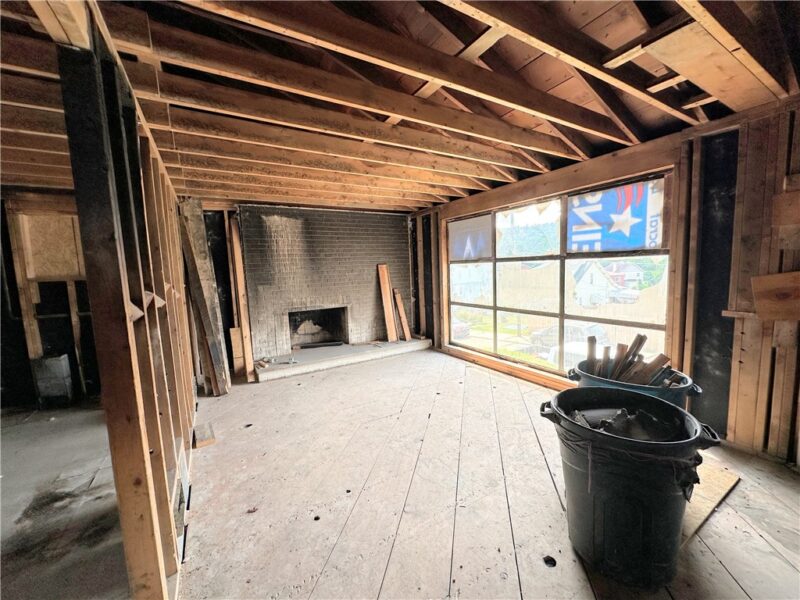 567 Peter St — photo 4