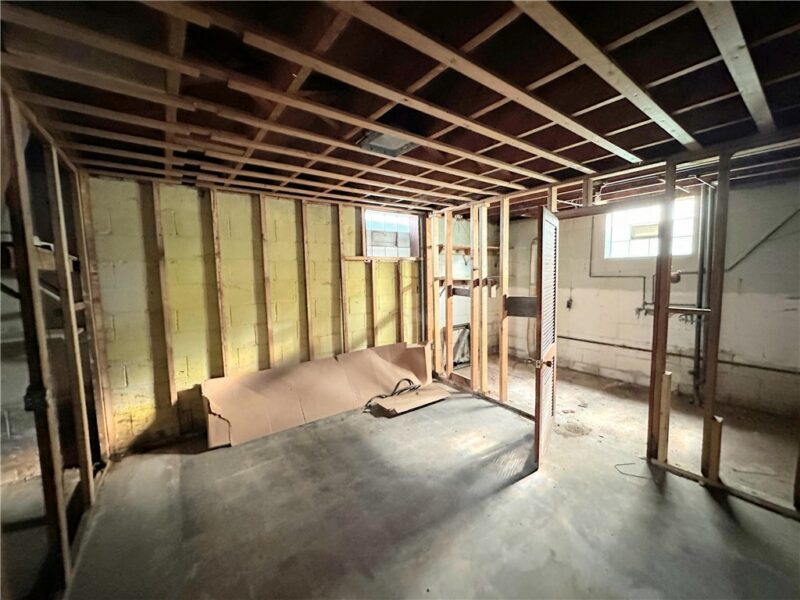 567 Peter St — photo 8