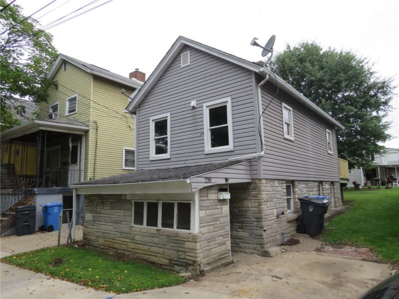 220 Finley Ave — photo 2