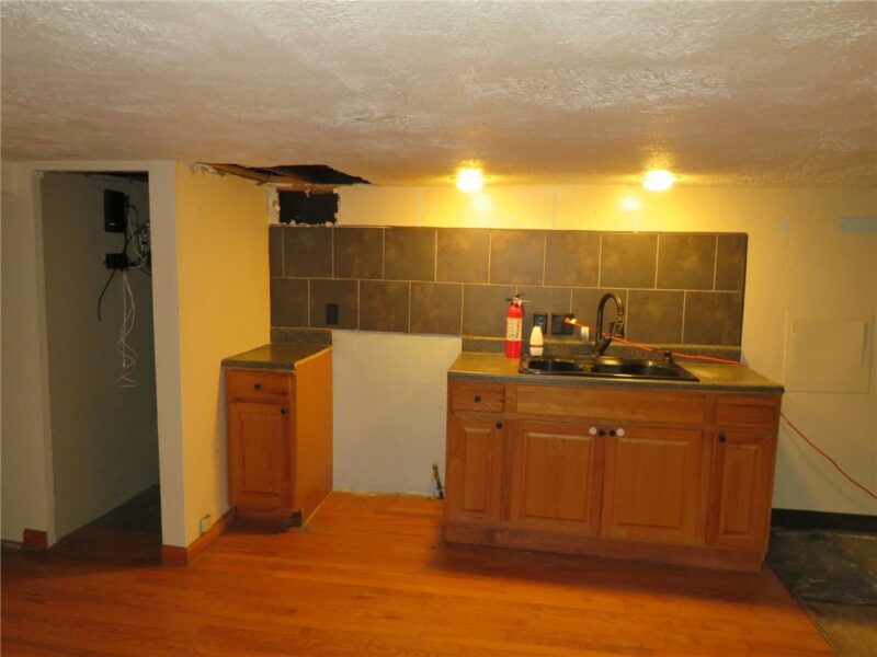 220 Finley Ave — photo 5
