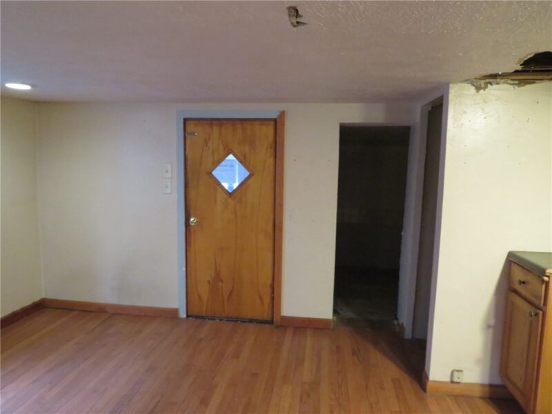 220 Finley Ave — photo 6