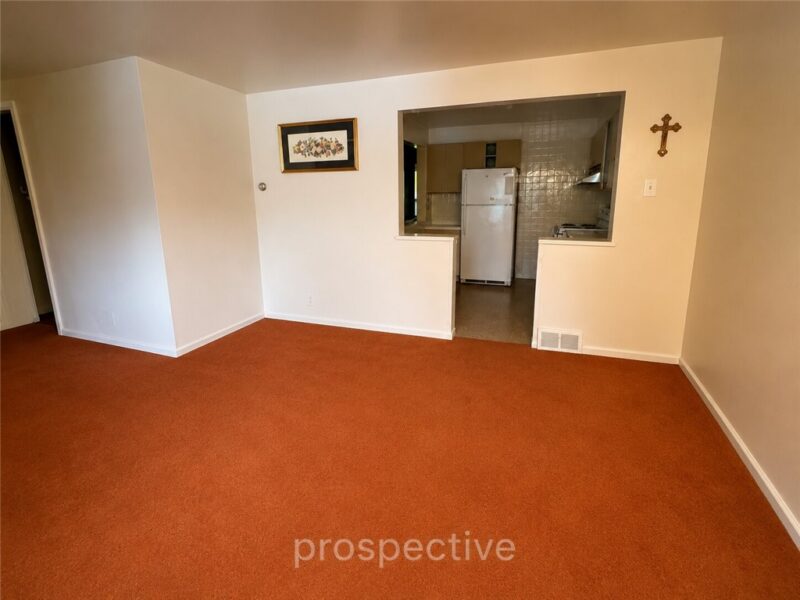 1833 Greentree Rd — photo 4