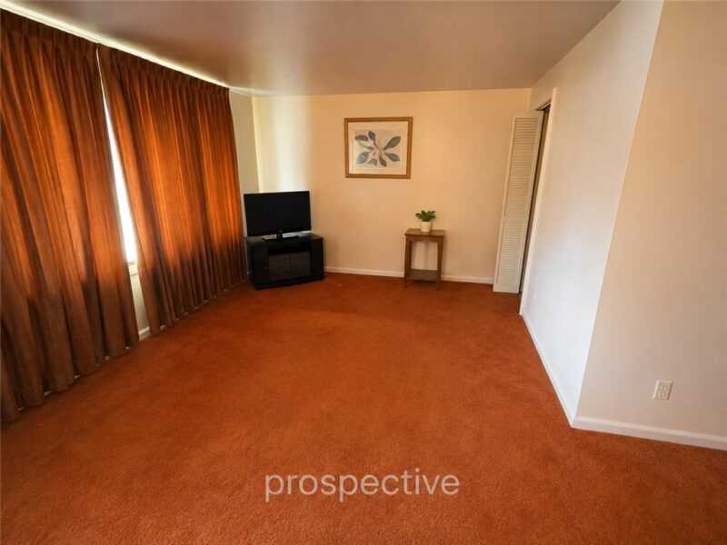 1833 Greentree Rd — photo 6