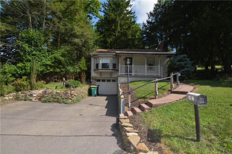 2425 Hampton Ave — photo 2