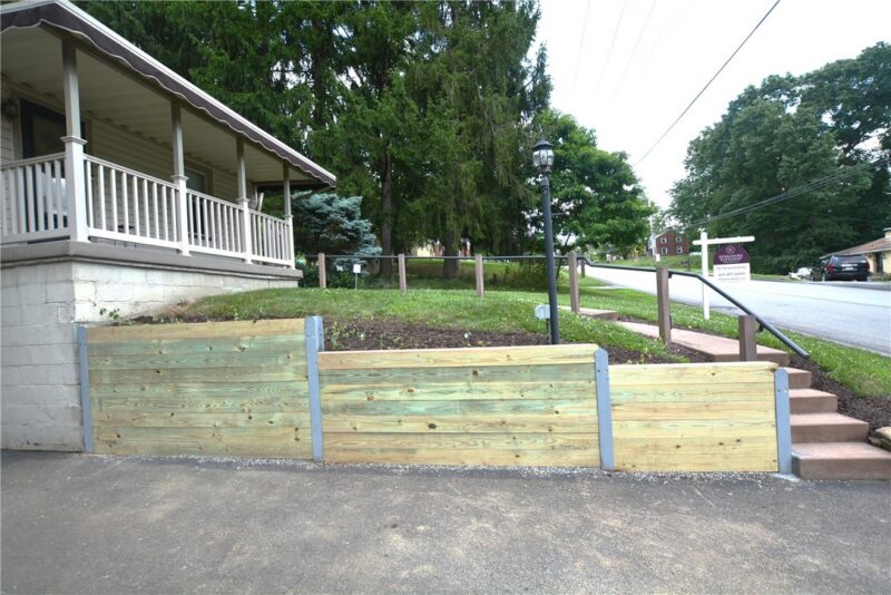 2425 Hampton Ave — photo 3