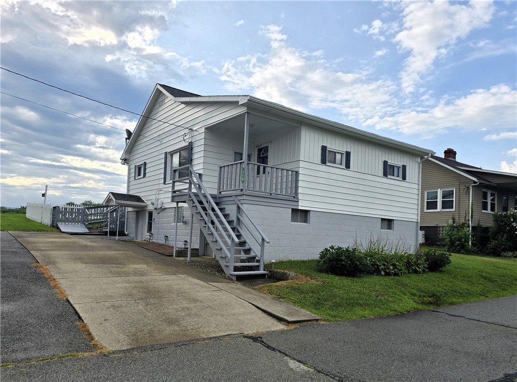 206 Meadowview Dr — photo 1
