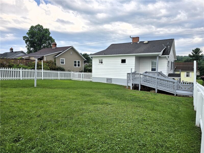 206 Meadowview Dr — photo 2