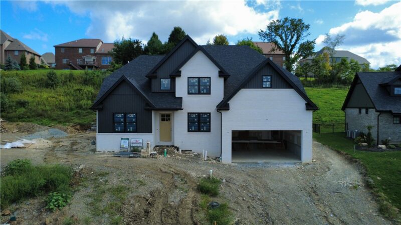 1061 Skyline Dr — photo 2