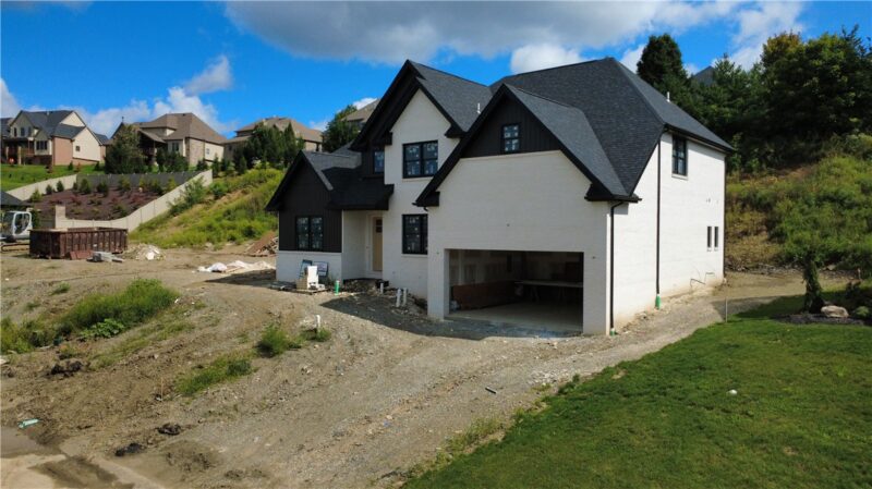 1061 Skyline Dr — photo 4