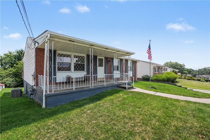 411 Palomino Dr — photo 2