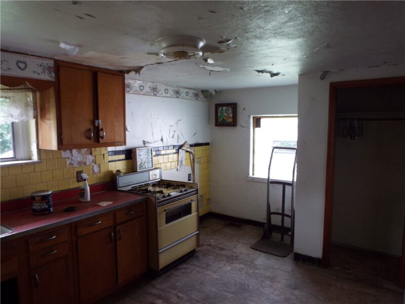 110 S Pine St — photo 8