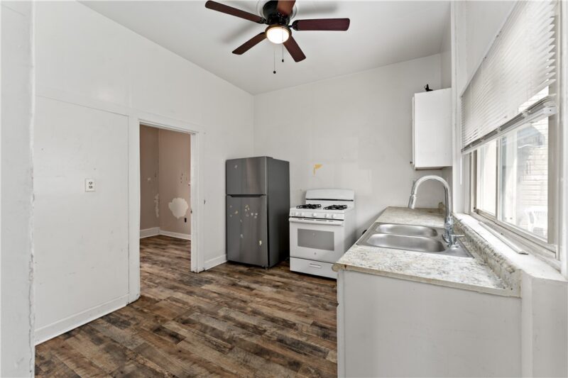 1526 2nd Ave — photo 8