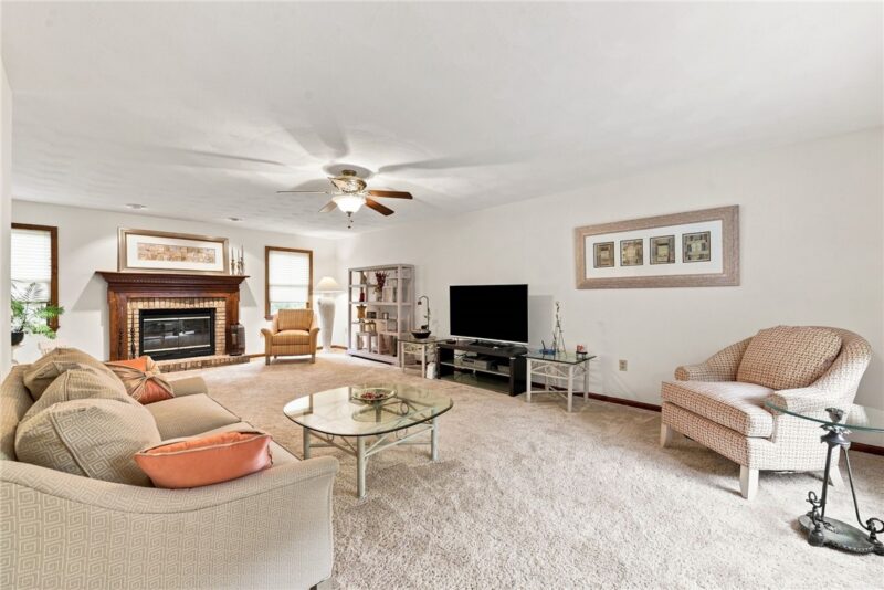 212 Apple Hill Dr — photo 4