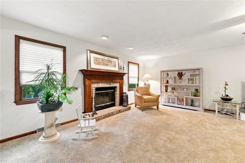 212 Apple Hill Dr — photo 5