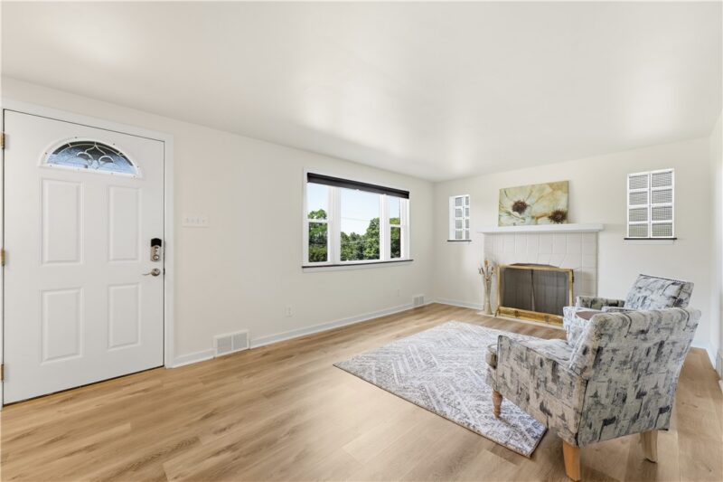 111 Victoria Drive — photo 3