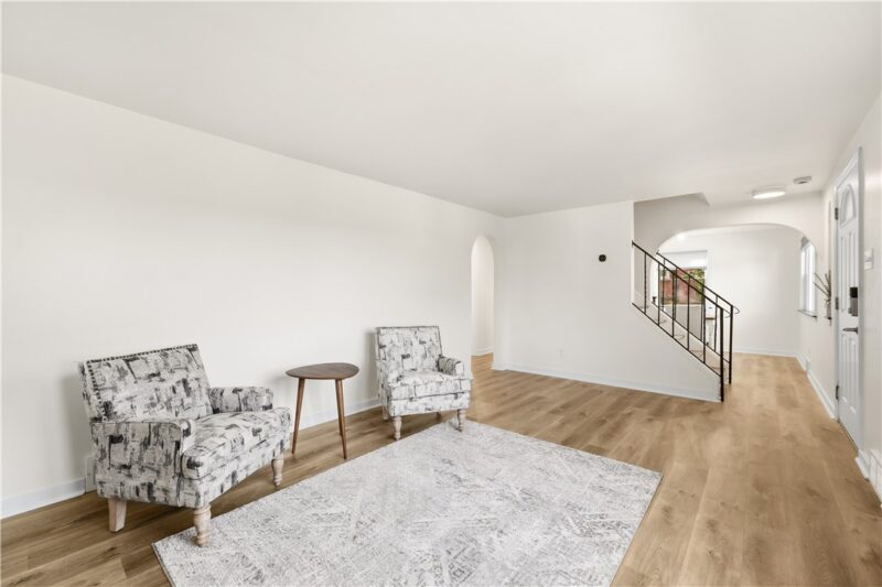 111 Victoria Drive — photo 4