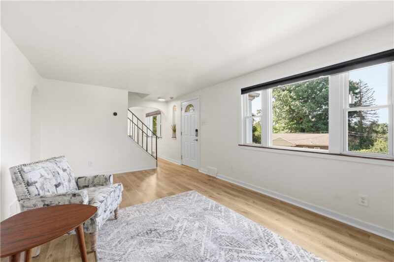 111 Victoria Drive — photo 5