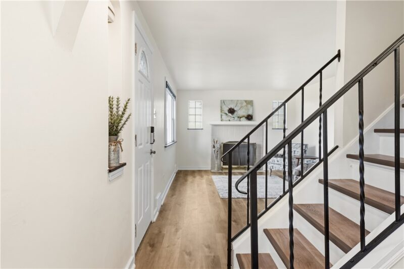 111 Victoria Drive — photo 6