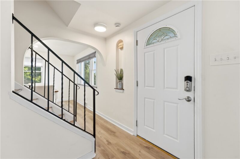 111 Victoria Drive — photo 7