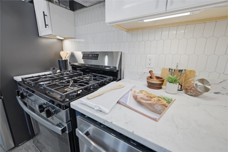 1425 Columbus Ave — photo 8