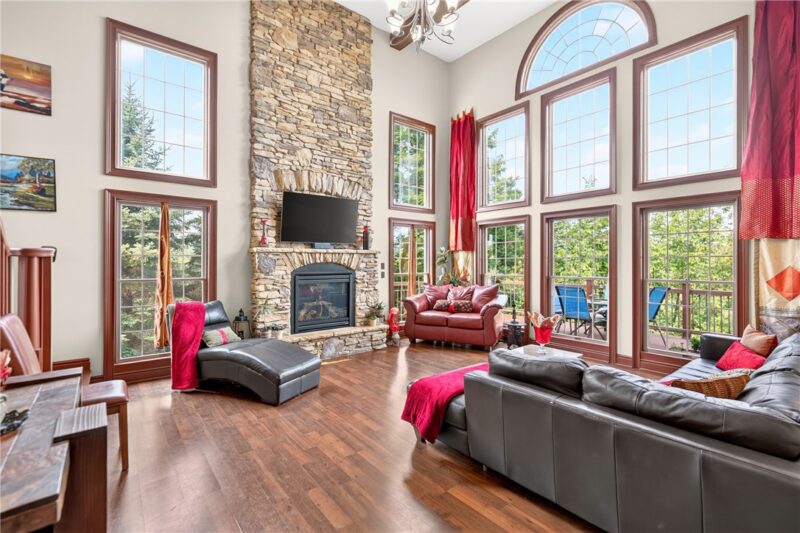 2042 STERLING DRIVE — photo 3