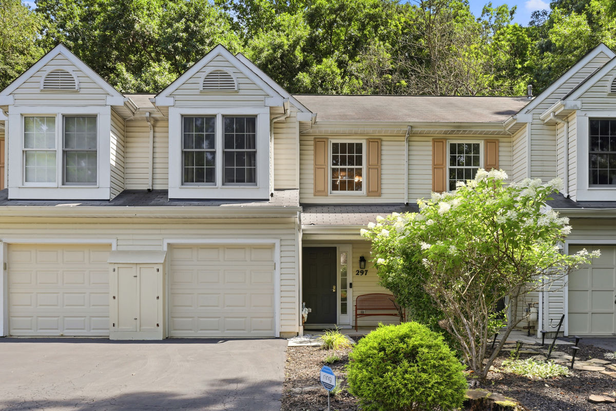 297 Commons DRIVE — photo 1