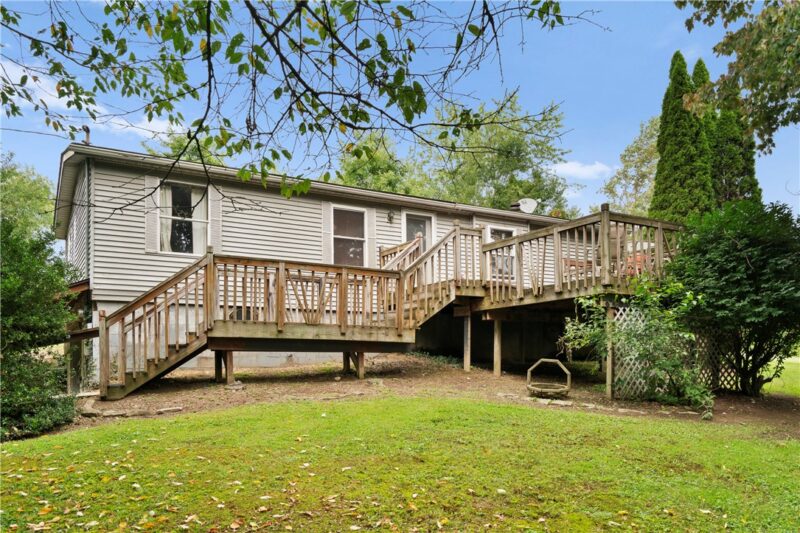 136 Bassett Rd — photo 2