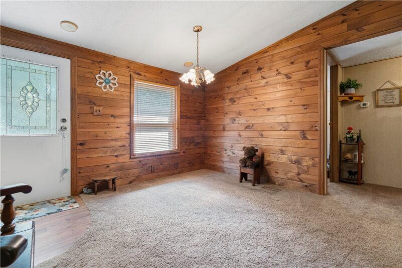 136 Bassett Rd — photo 4