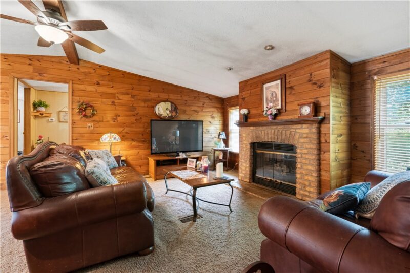 136 Bassett Rd — photo 5