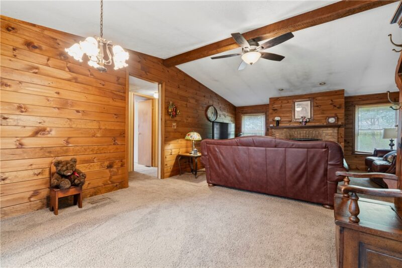 136 Bassett Rd — photo 8