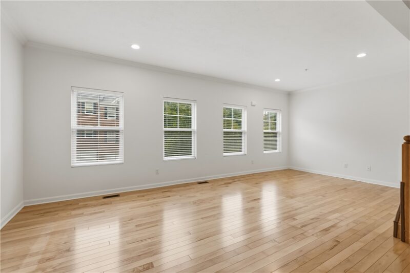 868 Highpointe Circle — photo 3