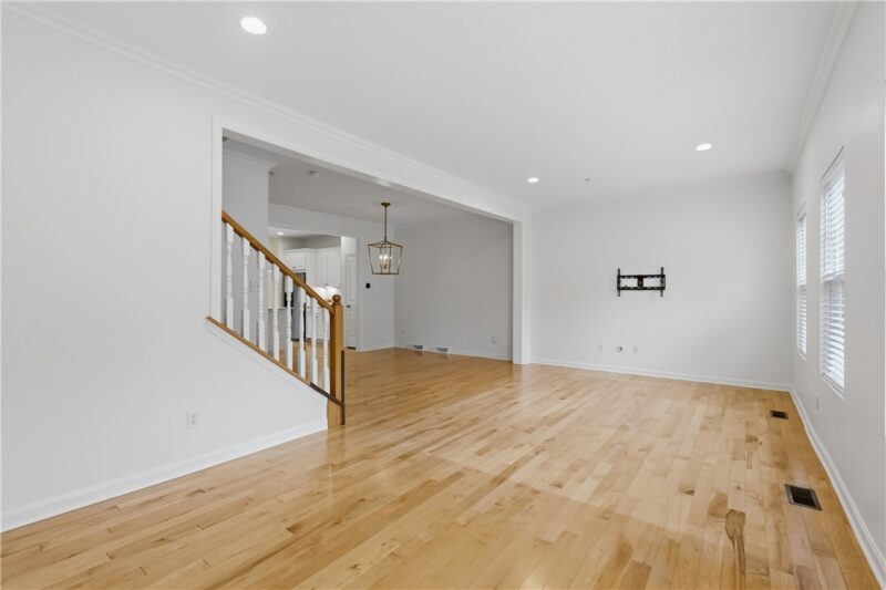 868 Highpointe Circle — photo 4