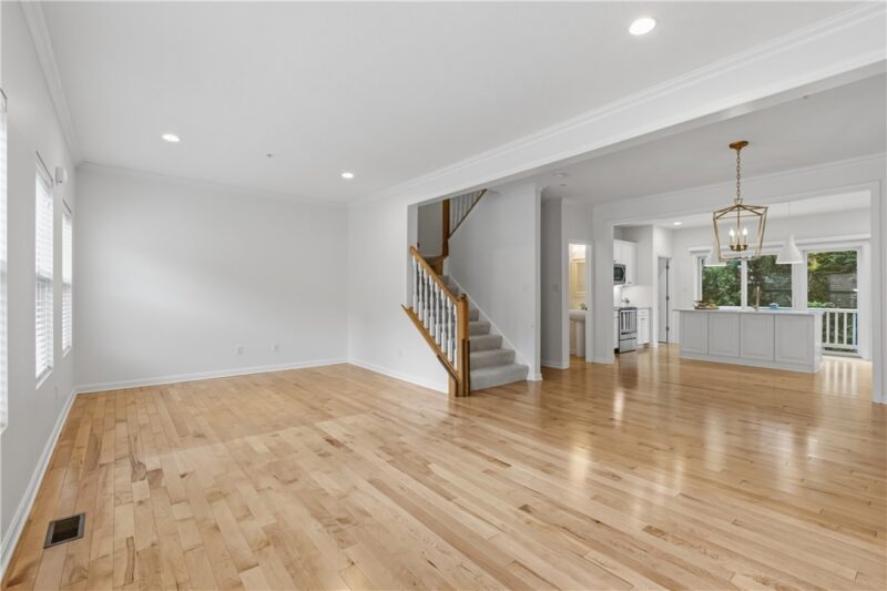 868 Highpointe Circle — photo 5