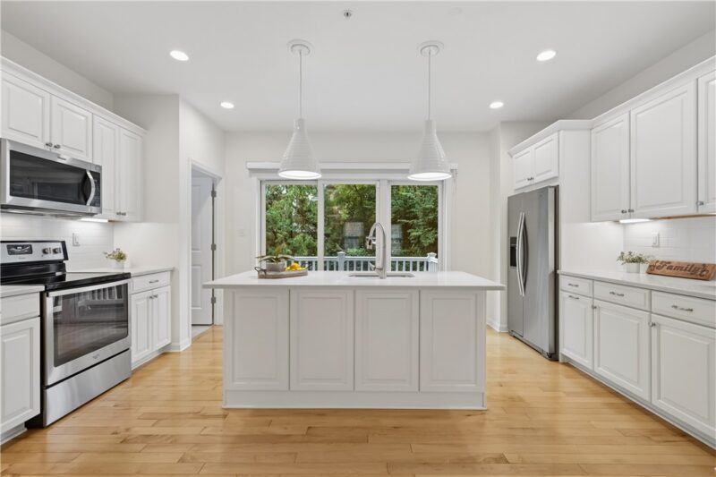 868 Highpointe Circle — photo 8