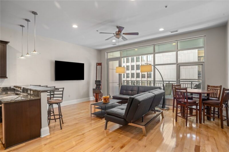 301 5th Ave 606 — photo 4